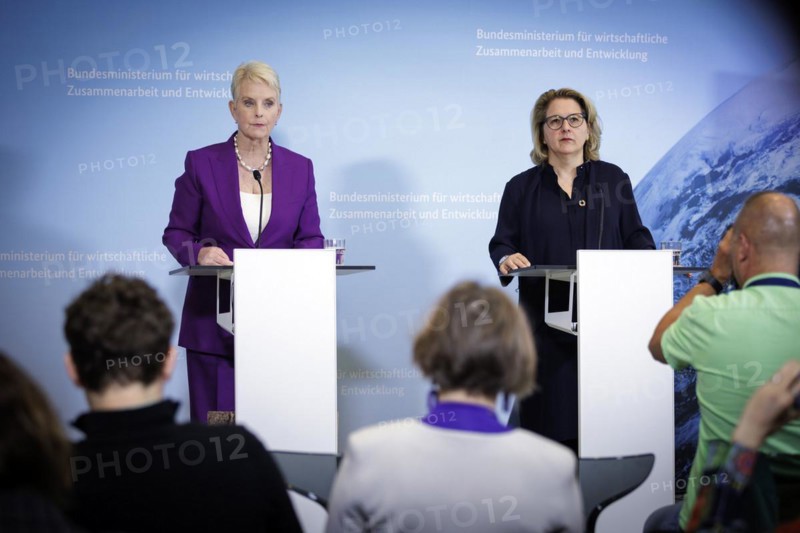 (R-L) Svenja Schulze, Federal Minister for Economic Cooperation and Development, and Cindy McCain, Executive Director World Food Programme (WFP), hold a joint press conference on the commitment to tackle the global hunger crisis at the Federal Ministry for Economic Cooperation and Development. Berlin, 25.05.2023., Berlin, Germany, Europe
