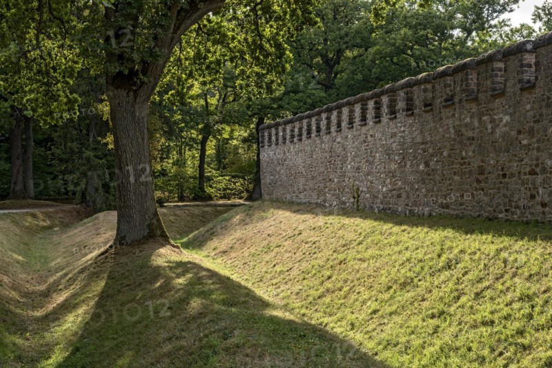Fortified wall with battlements