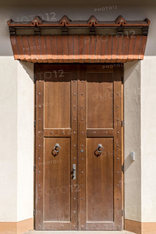 Entrance door with reconstructed lintel