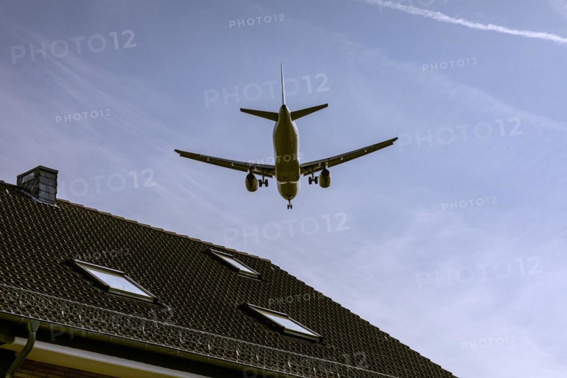 Flight path over residential areas at Duesseldorf Airport