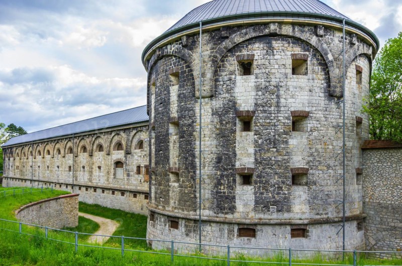 The stone citadel of the Wilhelmsburg on the Michelsberg
