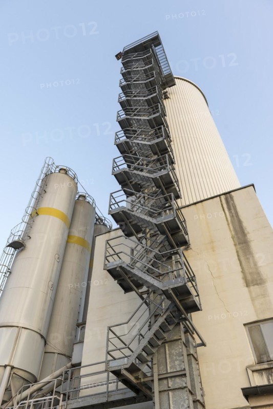 Silos for building materials