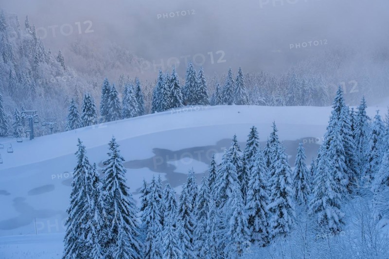 Water reservoir for skiing