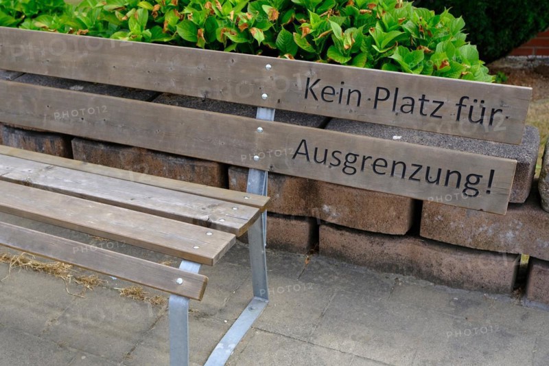Bench with inscription Kein Platz für Ausgrenzung