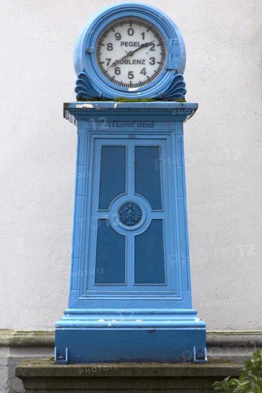 Water level indicator at the gauge house on the banks of the Rhine