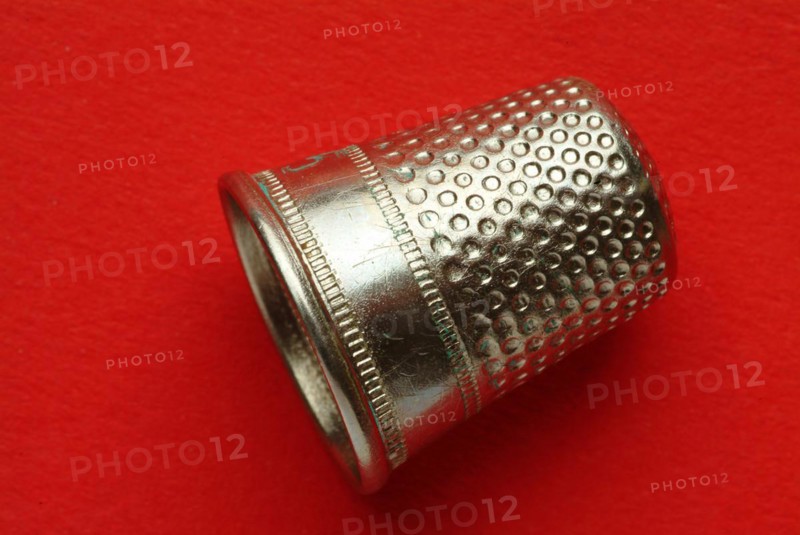 Metal thimble