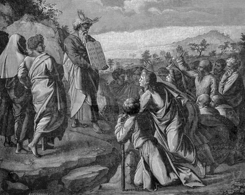 Moses shows the people the tablets of the law