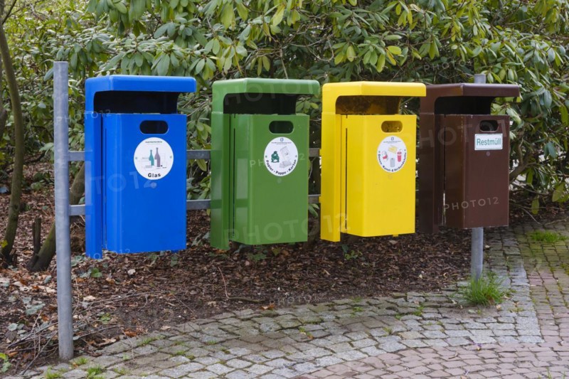 Waste bin for waste separation