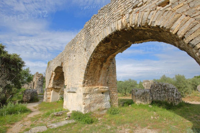 Roman antique Aqueduc de Barbegal