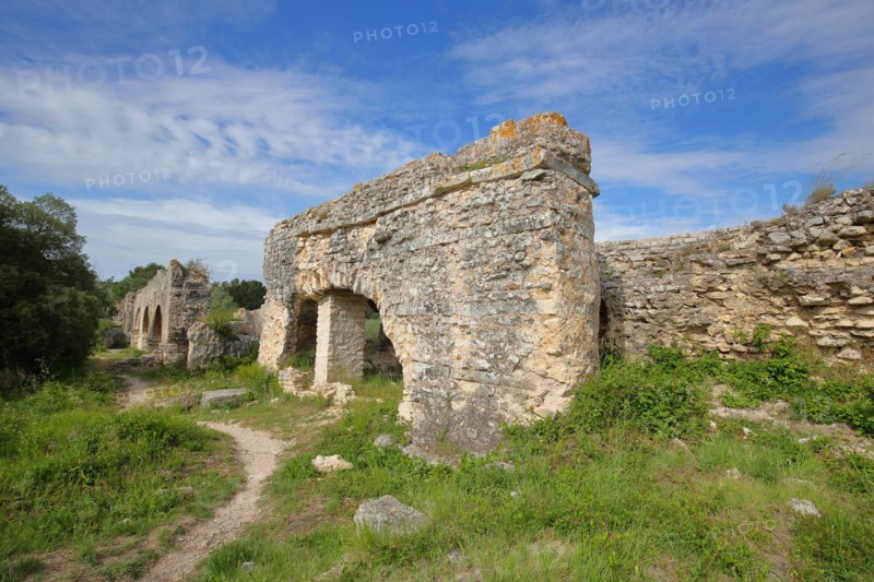 Roman antique Aqueduc de Barbegal