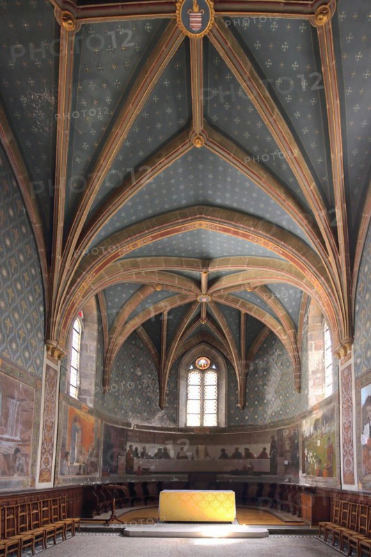Insight into the side chapel of the Romanesque St-Jean Cathedral