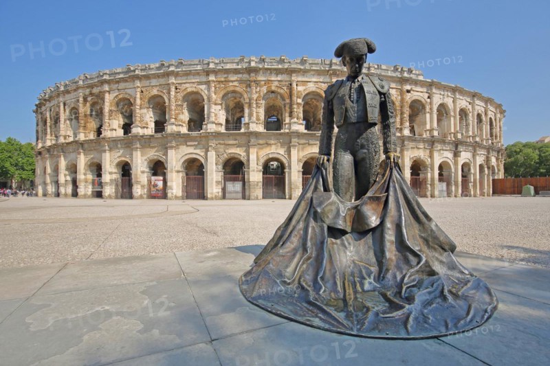 Torero sculpture in front of the Roman amphitheatre