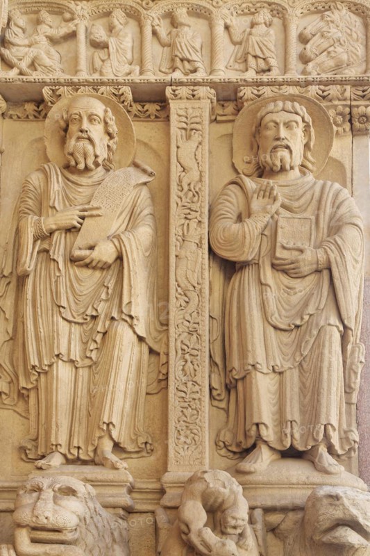 Sculptures Paul and Andrew at St-Trophime Cathedral