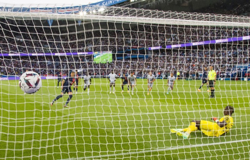0 for Paris St Germain from the penalty spot
