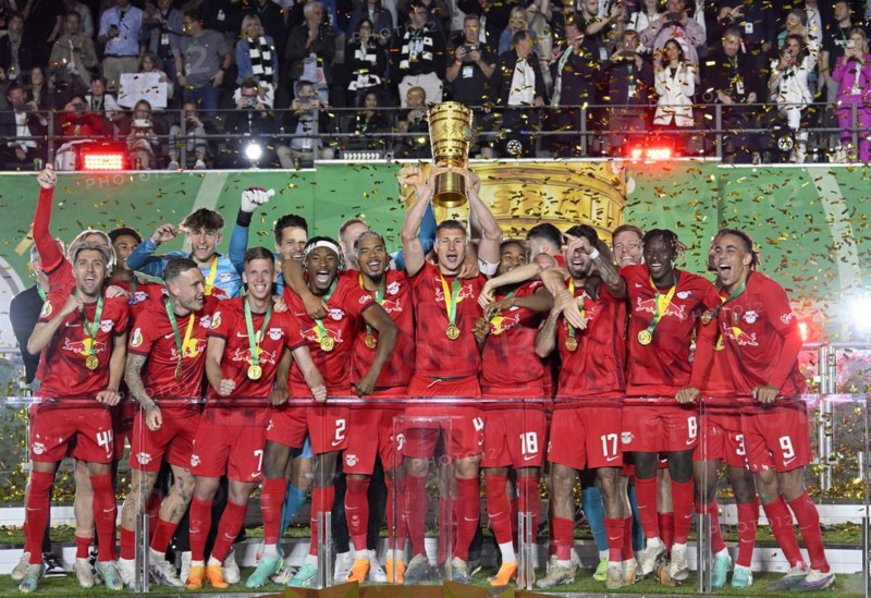 Cup presentation and award ceremony