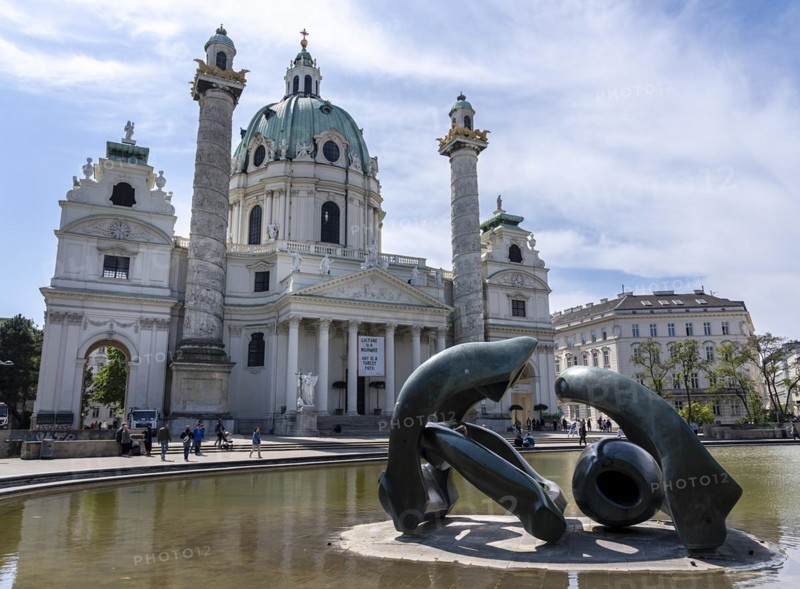 Fountain with the sculpture Hill Arches
