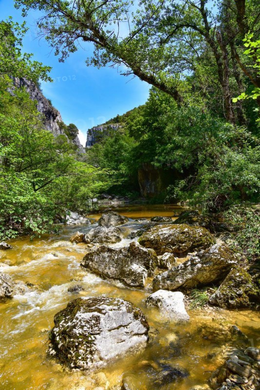 The gorge of the Calavon river near the village of Oppedettes in the Luberon nature park Park