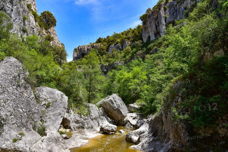 The Calavon River in the gorge near the village of Oppedettes in the Luberon nature park Park