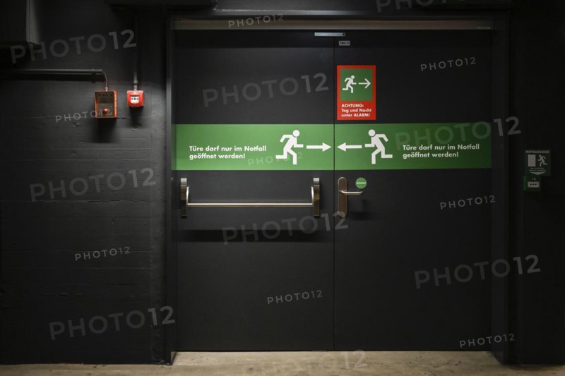 Emergency exit door
