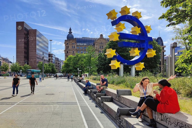 Euro sculpture