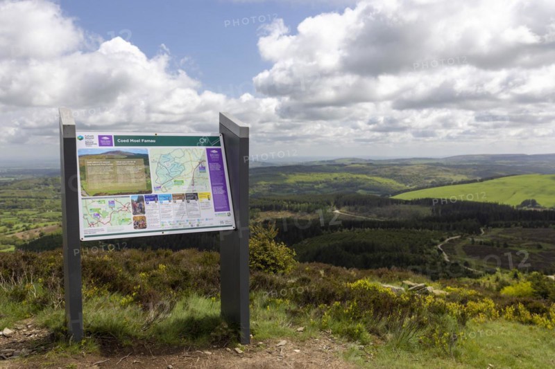 Explanatory panel and view