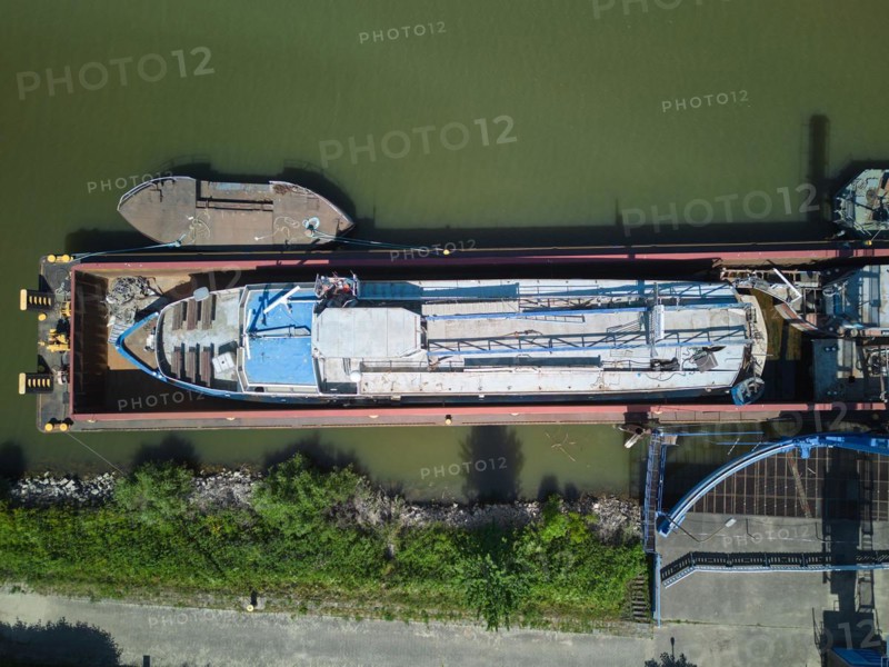 After its sinking in the port of Brohl-Lützing