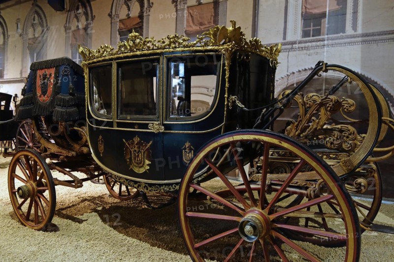 1852 seven-window dress coach