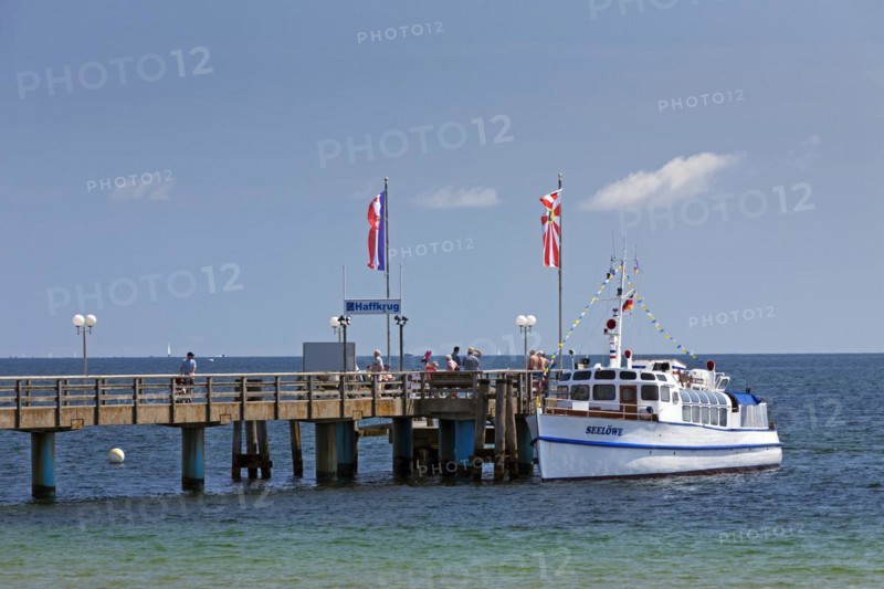 Tourist boat at the Haffkrug pier