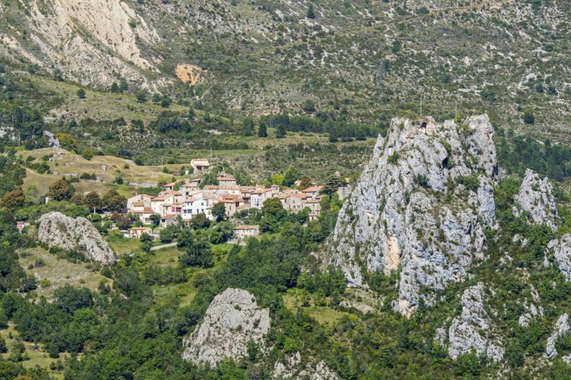 The village Rougon at the entrance to the Gorges du Verdon