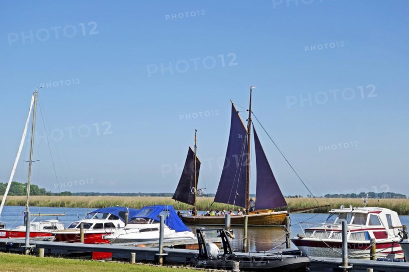Sailing tour