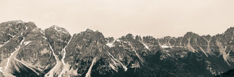 Panorama south flank of the Kalkkoegel mountain range in the Stubai Alps