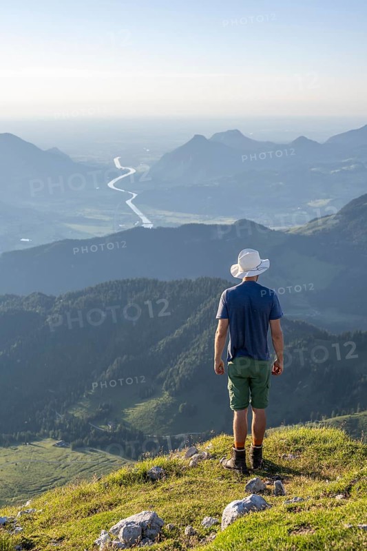 Mountaineers on the summit of the Scheffauer
