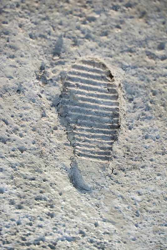 Footstep pattern seen on a concrete background