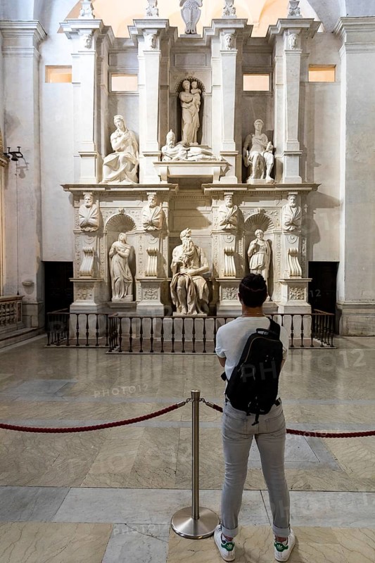 Man observing the Moses by Michelangelo