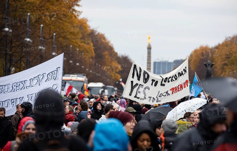 Demonstrators protest against the reform of the infection protection law