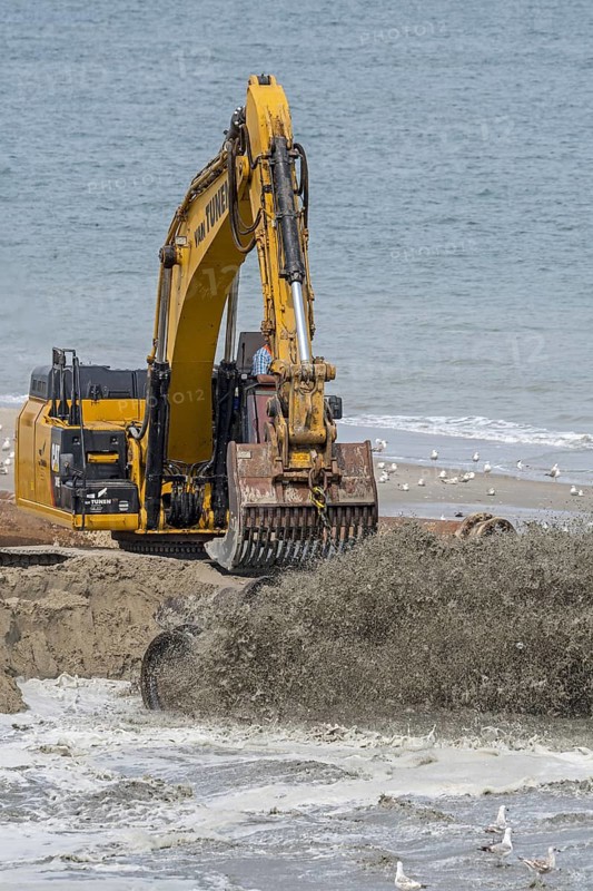Crawler hydraulic excavator used for sand replenishment