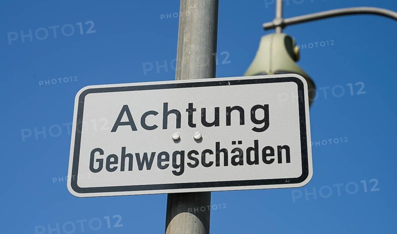 Warning sign pavement damage