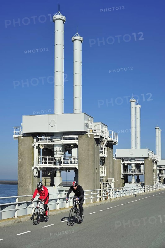 Storm flood barrier