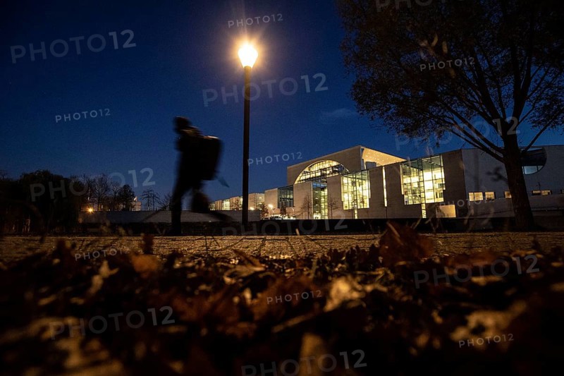 Federal Chancellery at blue hour