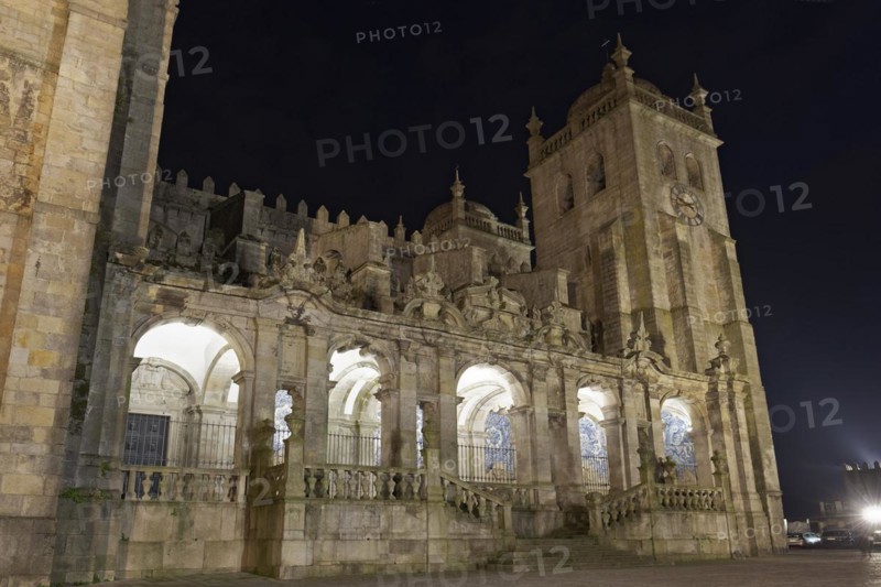 Se do Porto Cathedral by night