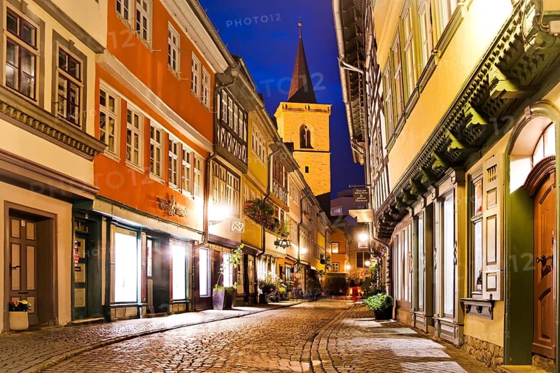 Half-timbered houses of the Kraemerbruecke with the Aegidienkirche in the evening