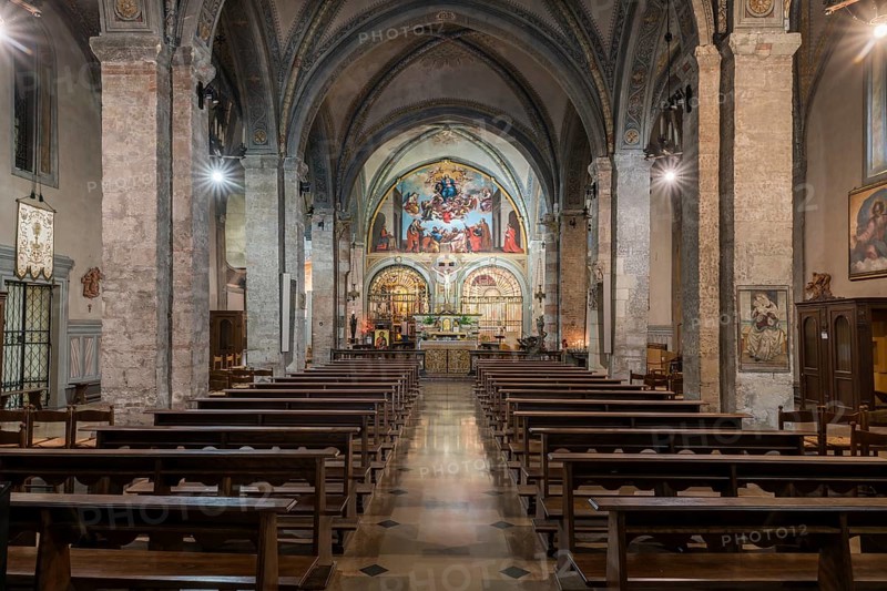 Nave and chorus with chapels