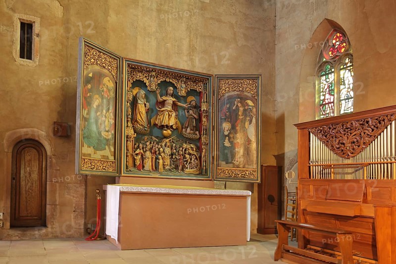 Folding altar and high altar with figures