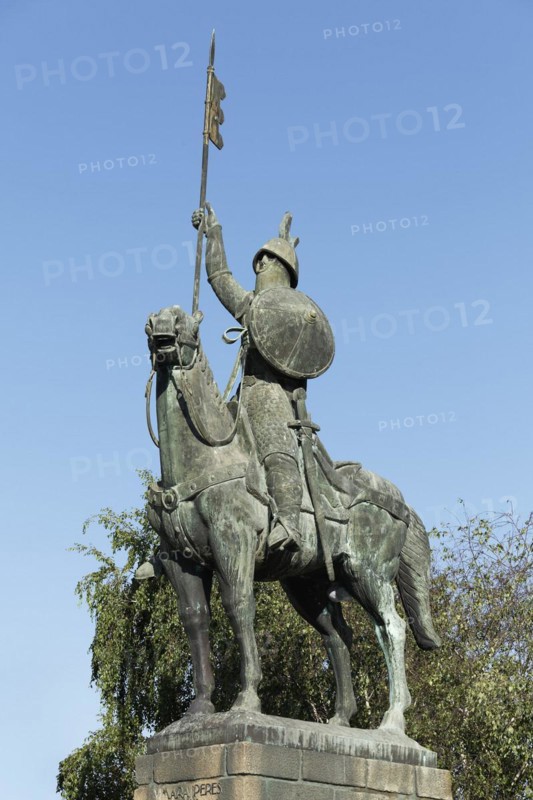 Equestrian statue of Vimara Peres in front of the Se do Porto Cathedral