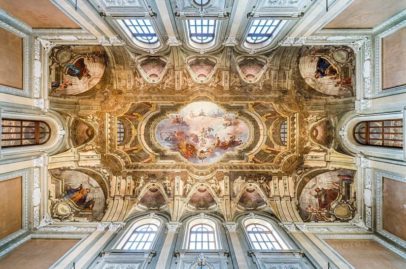 Ceiling fresco Room 30