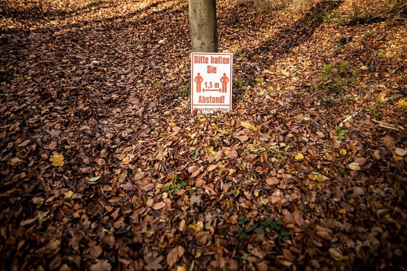 Sign for observing the Corona rules