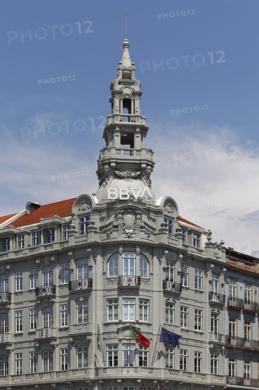 Historic buildings from the founding period on the boulevard Avenida dos Aliados