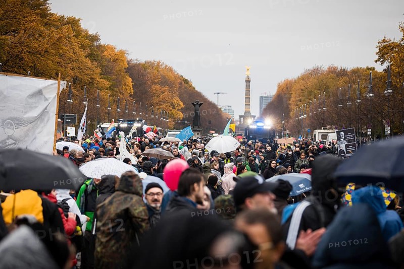 Demonstrators protest against the reform of the infection protection law