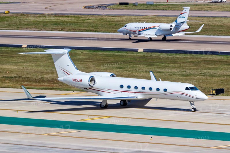 Gulfstream and Dassault Falcon private jets aircraft at Dallas Love Field