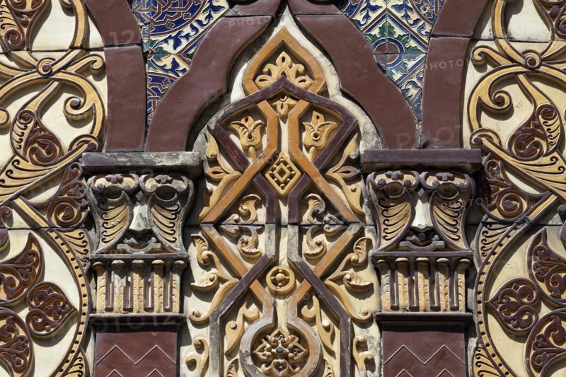 Ceramic tiles facade with faces